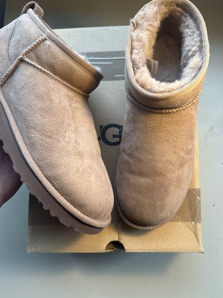 UGG